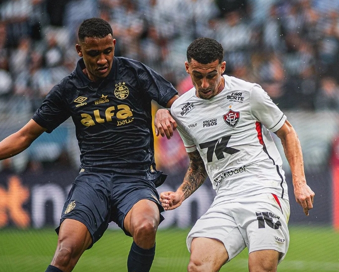 Grêmio supera o Vitória na Arena e sobe na tabela do Campeonato Brasileiro