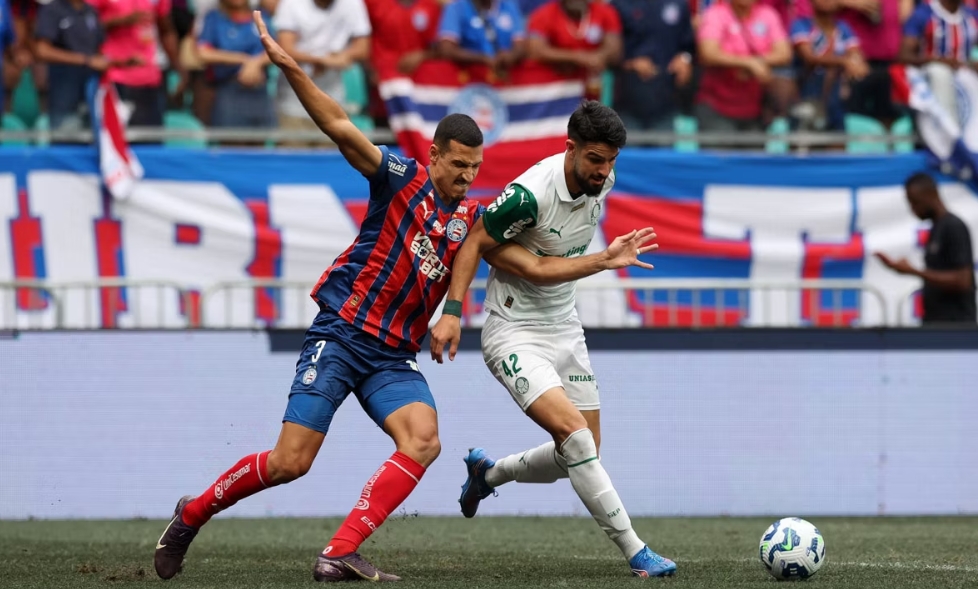 Palmeiras perde do Bahia e vê fim de série de 11 jogos no Brasileirão