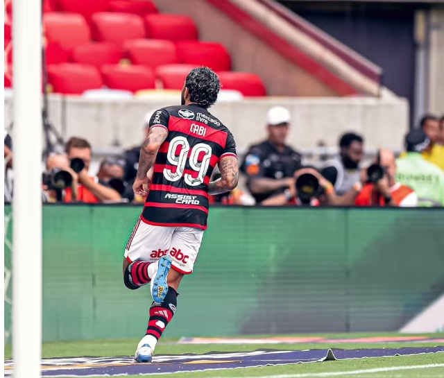 Flamengo traça perfil para substituto de Gabigol