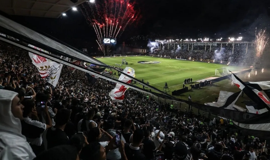 Torcida do Vasco esgota ingressos para duelo contra o Atlético-GO