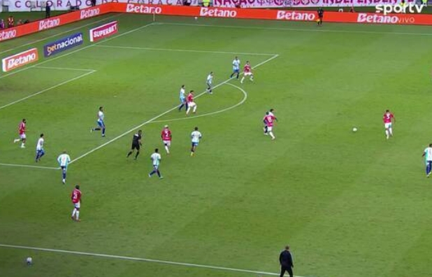 Internacional tem dois gols anulados e perde pênalti, mas vence Maracanã-CE