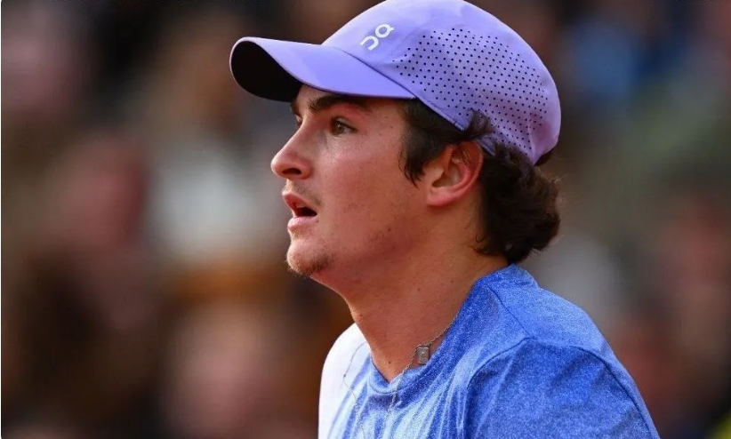 João Fonseca bate 'dono da casa' e vai à terceira fase de Roland Garros