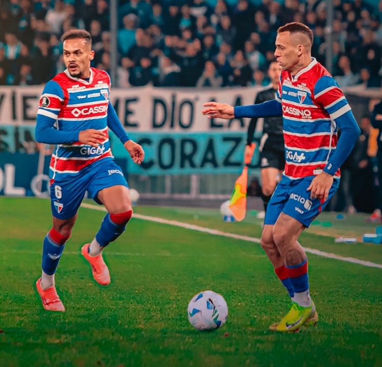 Fortaleza perde do Racing e avança às oitavas em segundo