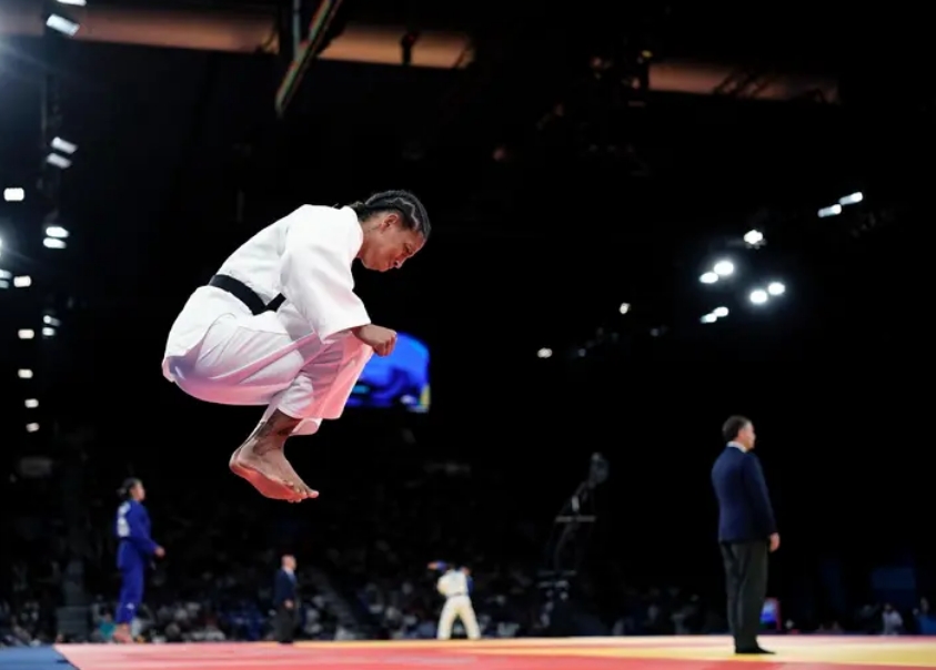 Rafaela Silva perde para sul-coreana e disputará o bronze no judô em Paris