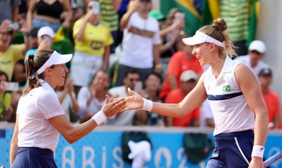 Bia Haddad e Luisa Stefani vencem chinesas em estreia nas duplas em Paris