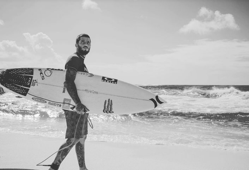 Filipe Toledo cai para 'zebra' japonesa e está eliminado do surfe nas Olimpíadas