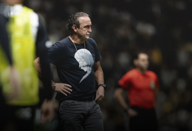 Atlético-MG demite Cuca após maus resultados e derrota para o Cruzeiro
