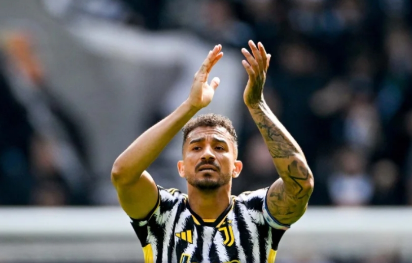 Treinador da Juventus anuncia saída de Danilo