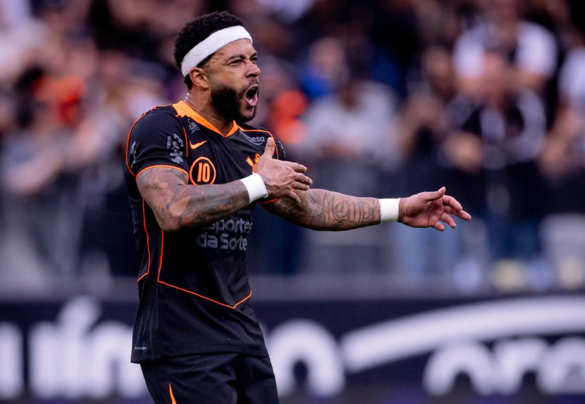 Memphis rebate críticas e despista sobre possível renovação com Corinthians