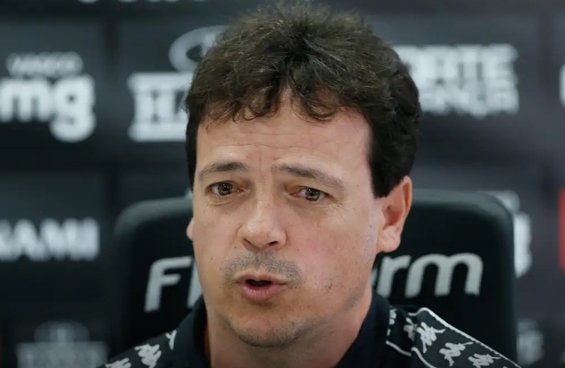 Fernando Diniz responde se vaga na Libertadores é obrigação no Vasco