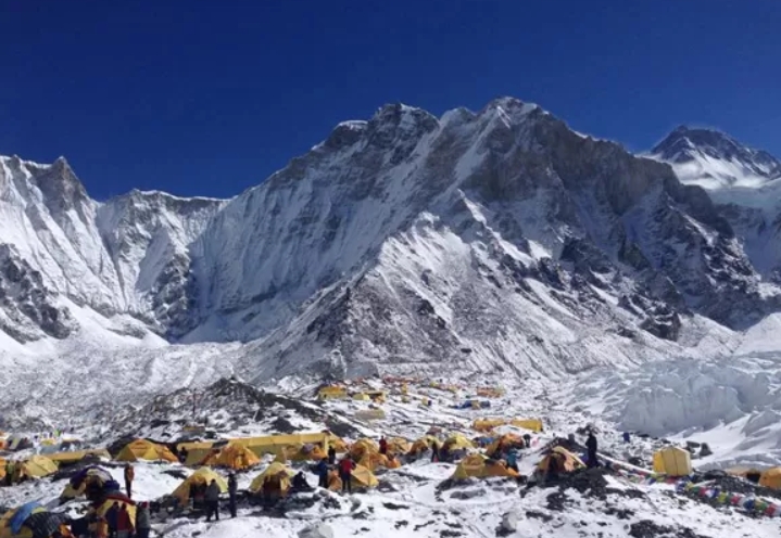 Alpinistas morrem após avalanche nas montanhas do Himalaia, no Nepal