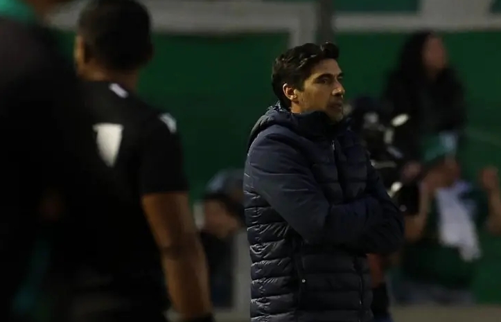 Abel destaca força do elenco e elogia evolução do Palmeiras