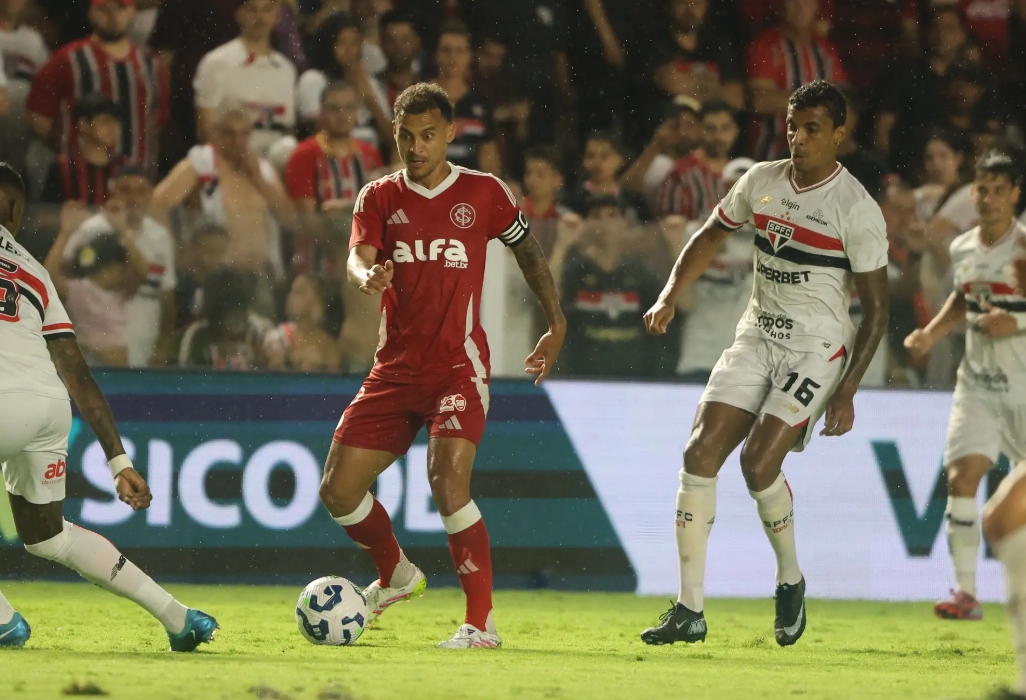 São Paulo afunda o Inter e alivia pressão após goleada humilhante