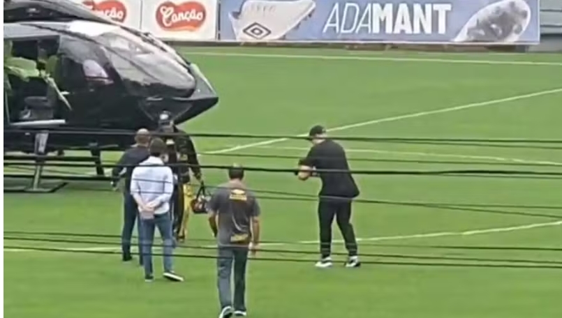 Neymar chega de helicóptero para primeiro treino no retorno ao Santos