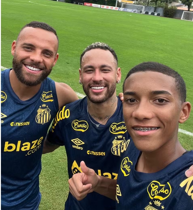 Neymar trabalha com reservas e Soteldo é dúvida para quarta-feira