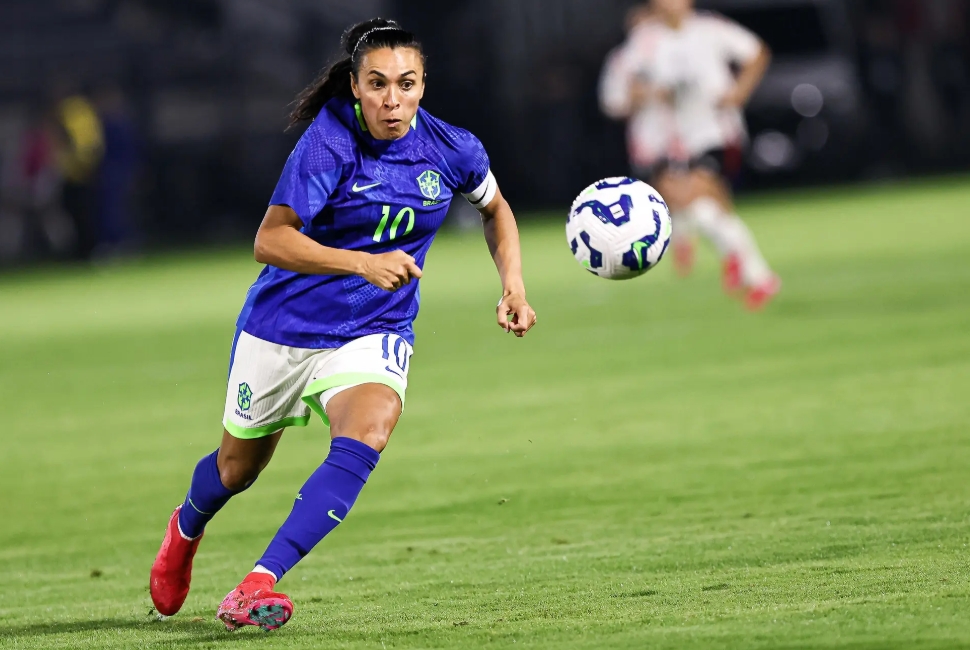 Com Marta titular, Brasil vira sobre o Japão no 2º tempo e vence amistoso