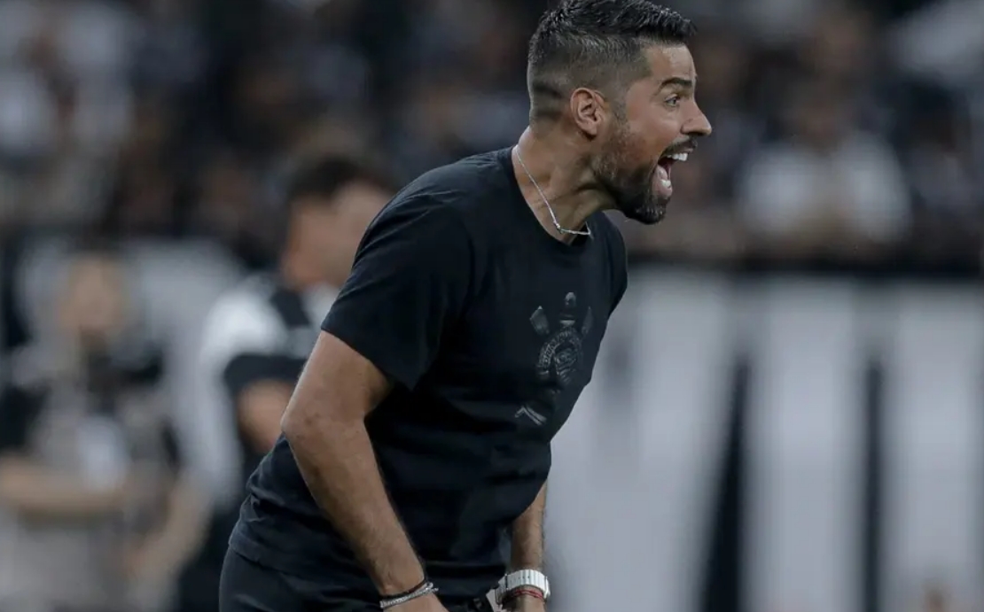 Presidente não segura pressão e frustra diretor ao demitir António Oliveira