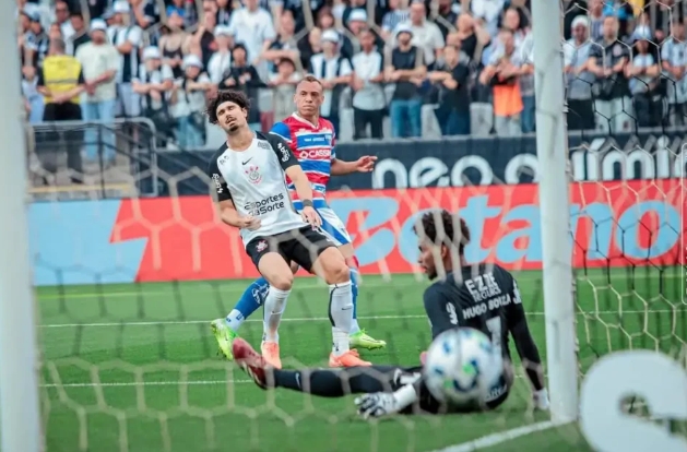 Corinthians poupa titulares e empata com o Fortaleza antes do Derby