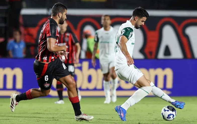 Com time alternativo, Palmeiras arranca empate do Vitória antes do Derby