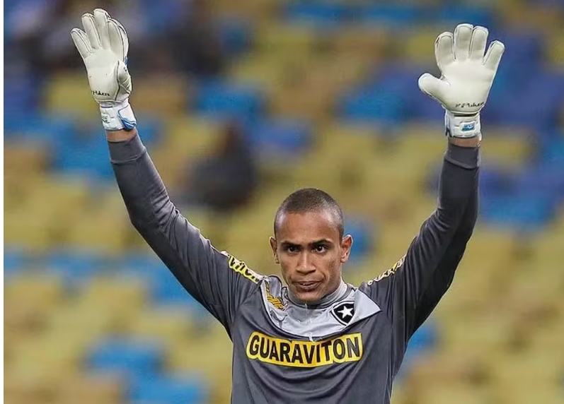 Amazonas FC fecha com goleiro Renan, campeão da Série B pelo Botafogo