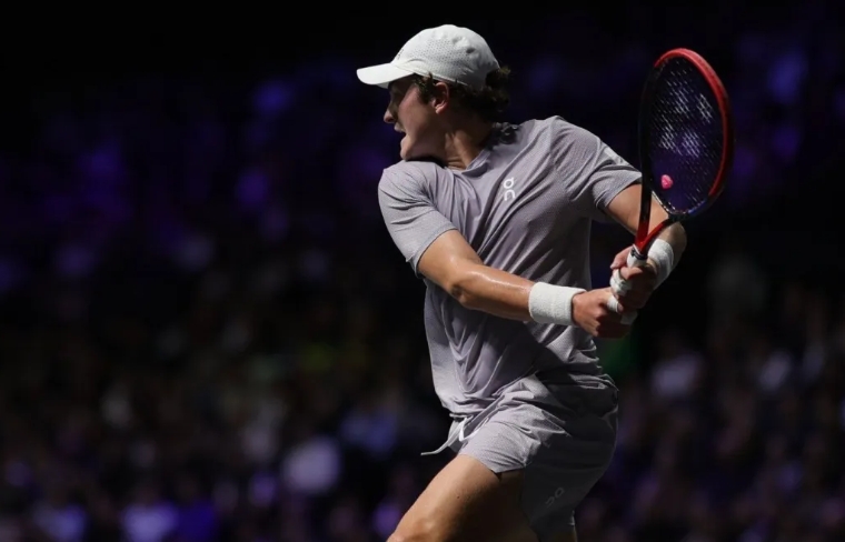João Fonseca esboça virada, mas é eliminado para russo no Masters de Paris