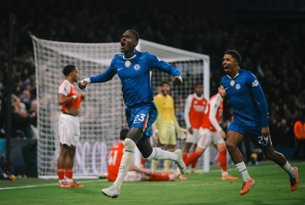 Chelsea e Arsenal empatam em jogo quente com expulsão