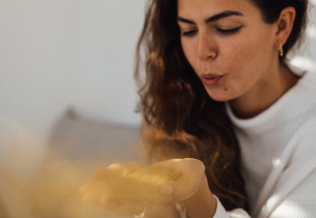 Dia de soprar canela: veja simpatias para fazer no último mês do ano