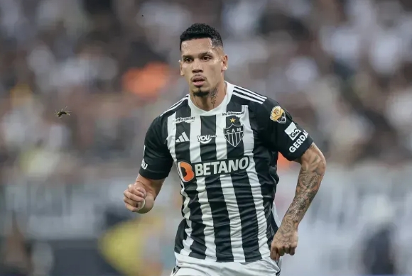 Investidor do Atlético-MG confirma venda de Paulinho ao Palmeiras