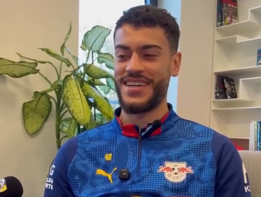 Atacante do RB Leipzig recorda conselhos de técnico do Mirassol: 'Paizão'