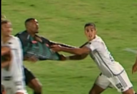 Maringá ironiza decisão do árbitro contra o Atlético-MG