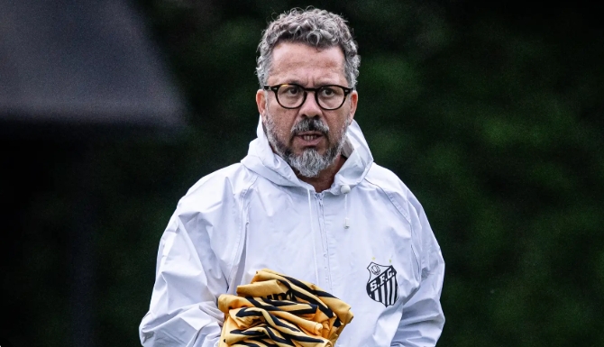 Cléber Xavier, do Santos, diz que errou sobre Neymar