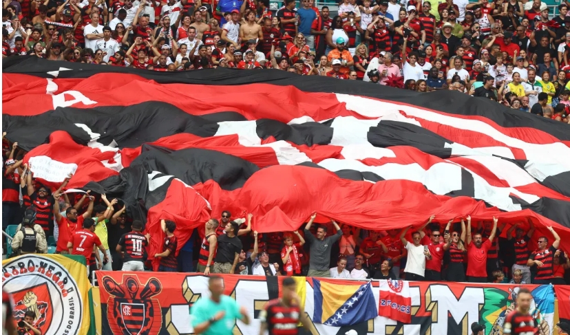 'Flamengo tem os melhores torcedores do mundo', diz lenda do futebol inglês