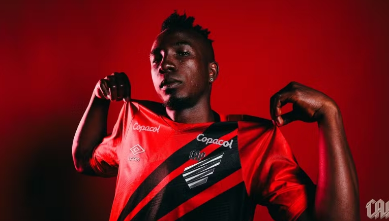 Athletico oficializa contratação do atacante colombiano Kevin Velasco