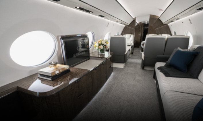 Neymar chegou ao Brasil em avião de meio bilhão de reais; veja