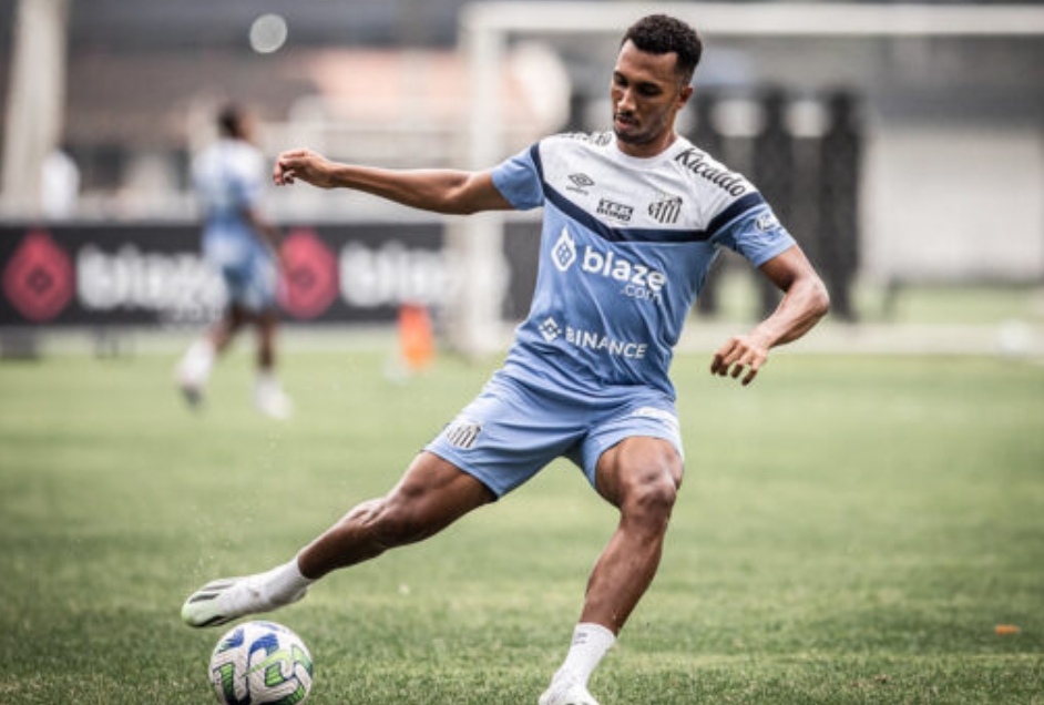 Santos acerta venda de Lucas Braga ao Vitória; veja