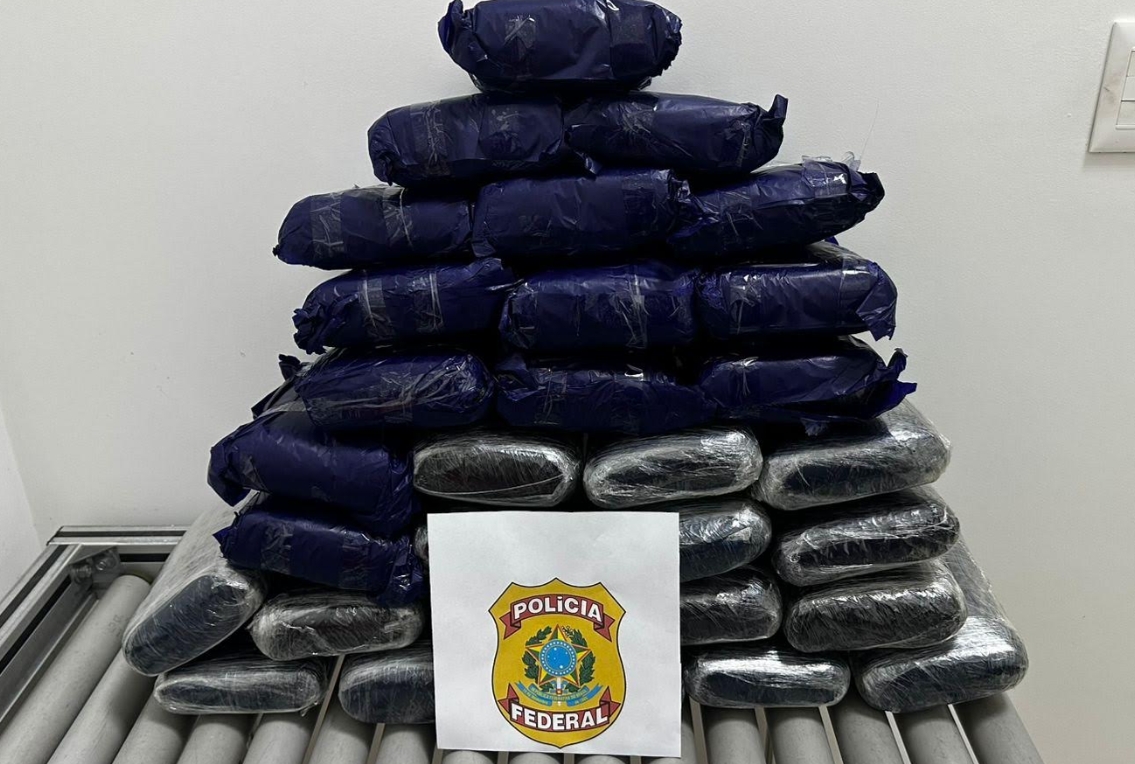 PF prende mulher com 30kg de skunk no Aeroporto de Tefé