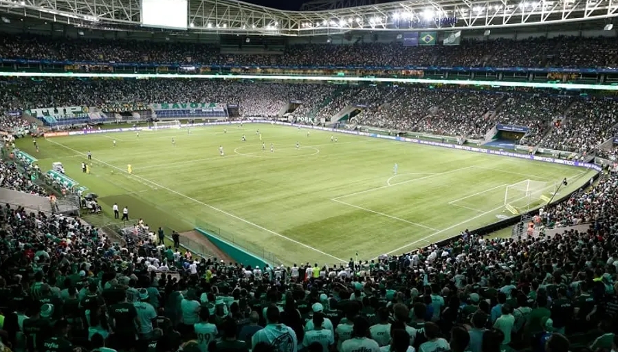 Tiago Nunes aponta soberba e critica gramado do Allianz: 'Pátio de colégio'