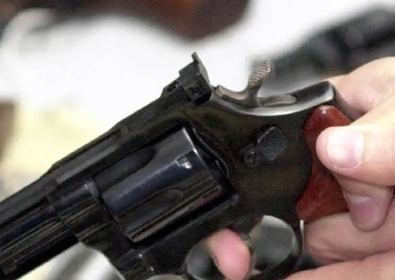 Lula assina novo decreto que autoriza clubes de tiro próximos a escolas