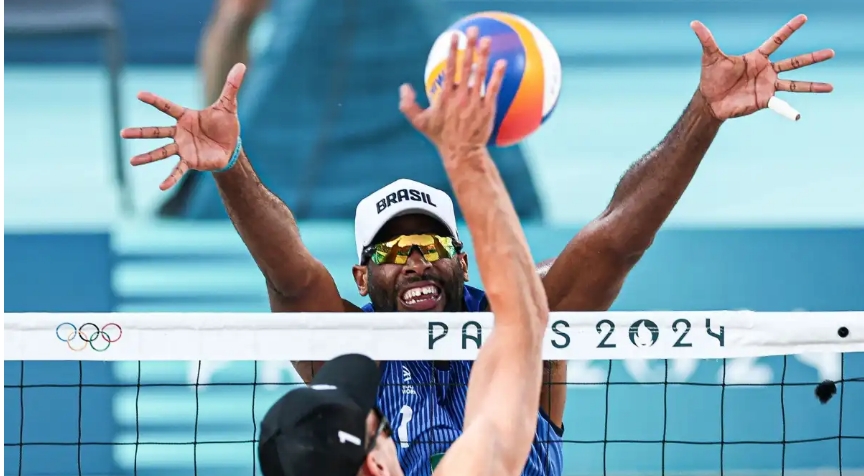 Evandro e Arthur vencem mais uma e avançam às oitavas no vôlei de praia