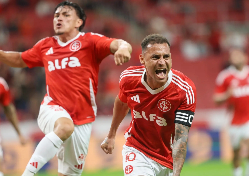 Internacional volta a vencer e afunda o Fortaleza no Z4 do Brasileirão