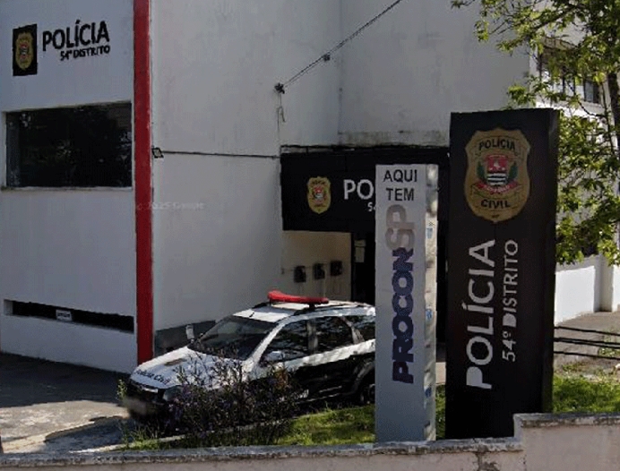 Garota de 15 anos morre após compra de gin com suspeita de metanol