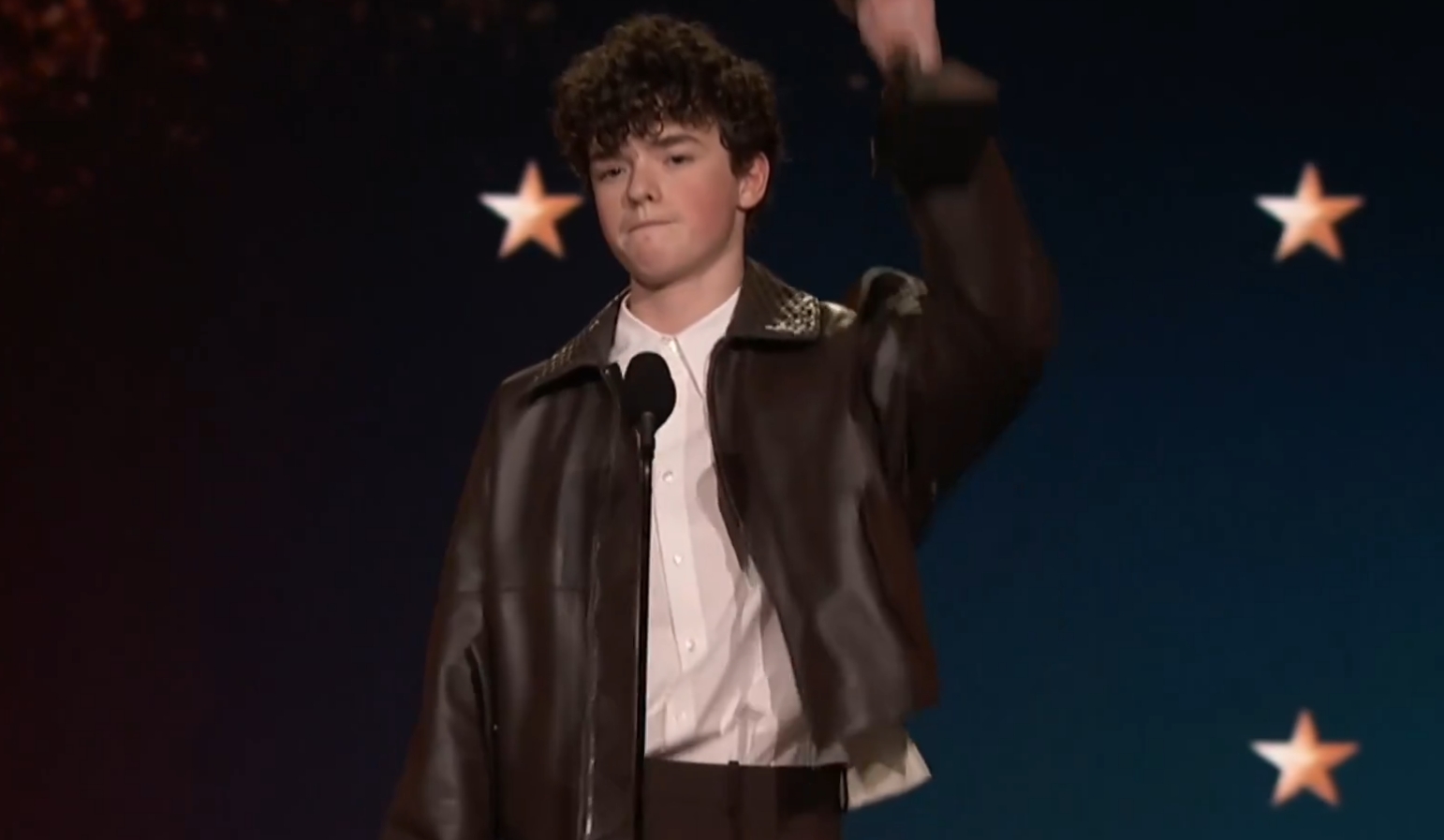 Owen Cooper, de 16 anos, vence Wagner Moura no Critics Choice Awards