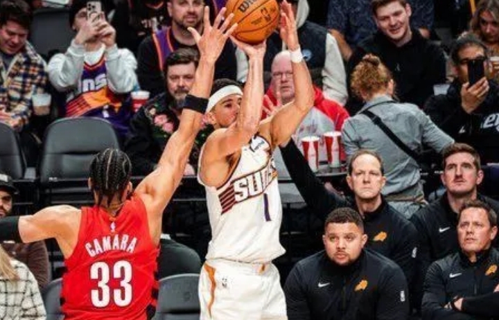 Devin Booker se torna o maior cestinha de todos os tempos dos Suns