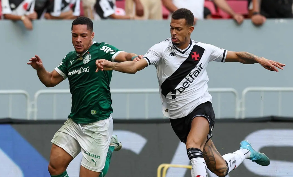 Vitor Roque marca pela primeira vez e Palmeiras vence Vasco no Brasileirão