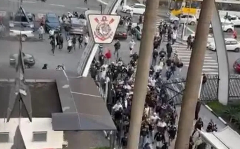 Entenda a crise no Corinthians: do caso VaideBet à invasão da sede