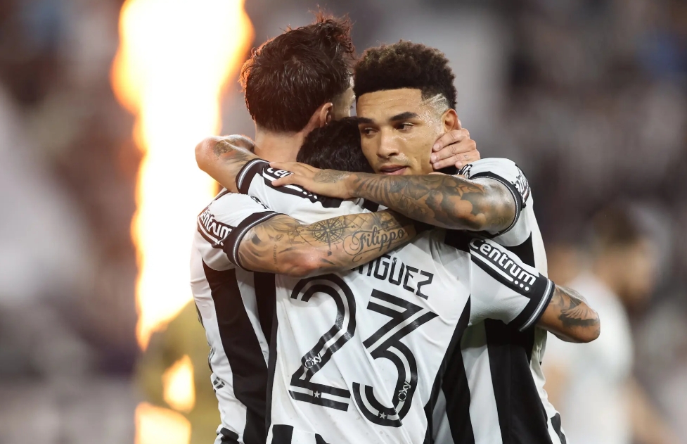 Botafogo vence o Ceará no adeus de Igor Jesus ao Nilton Santos
