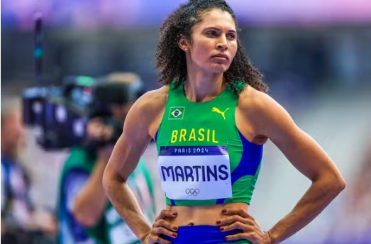 Valdileia Martins abandona final do salto em altura em Paris após lesão