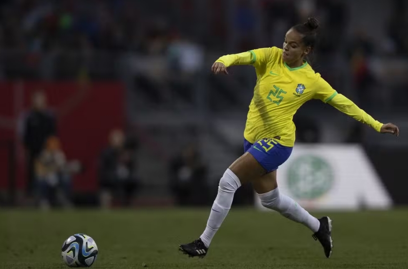 Tarciane e Gabi Portilho são indicadas entre as mulheres ao Bola de Ouro