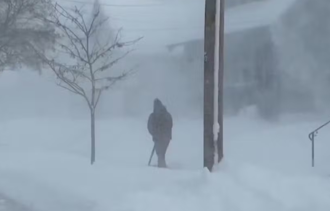 Neve forte e chuva congelante atingem Estados Unidos e Europa