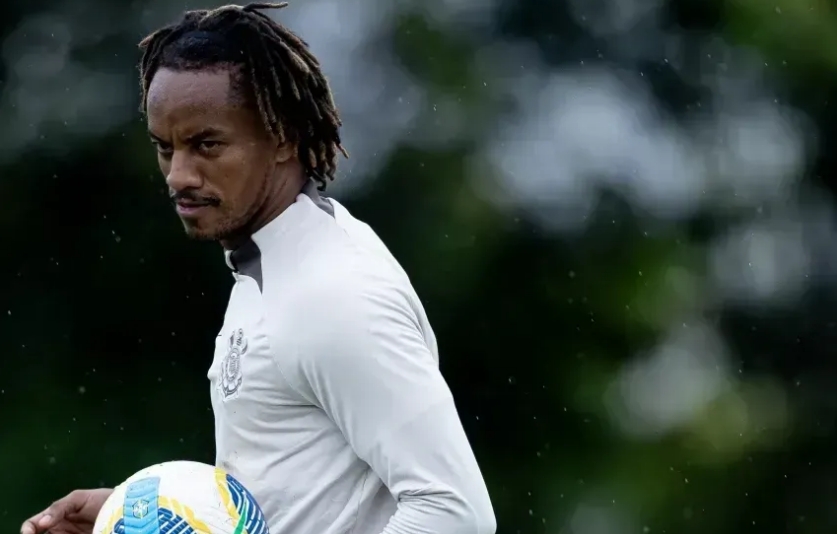Corinthians engatilha renovação contratual de André Carrillo